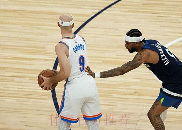 卡鲁索全场出战14分钟,5投3中,三分2中1得到7分1篮板2助攻 卡鲁索全场出战14分钟,5投3中,三分2中1得到7分1篮板2助攻