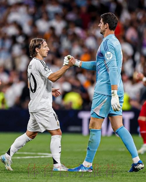 科贝:皇马不打算续约阿拉巴 甚至愿放他今夏离队 科贝:皇马不打算续约阿拉巴 甚至愿放他今夏离队